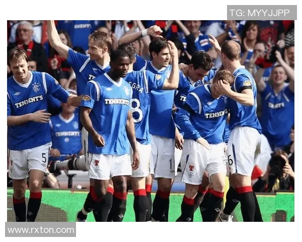 全球足球联赛竞争激烈 聚焦各大联赛球队表现与战术发展