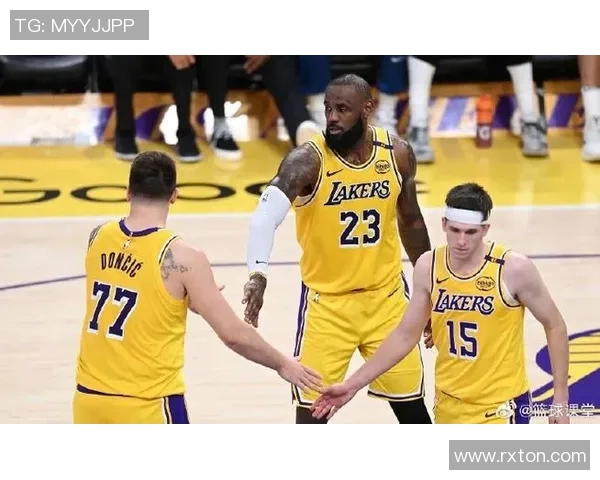 洛杉矶湖人新赛季豪阵再起誓夺总冠军詹姆斯浓眉携手冲击巅峰荣耀